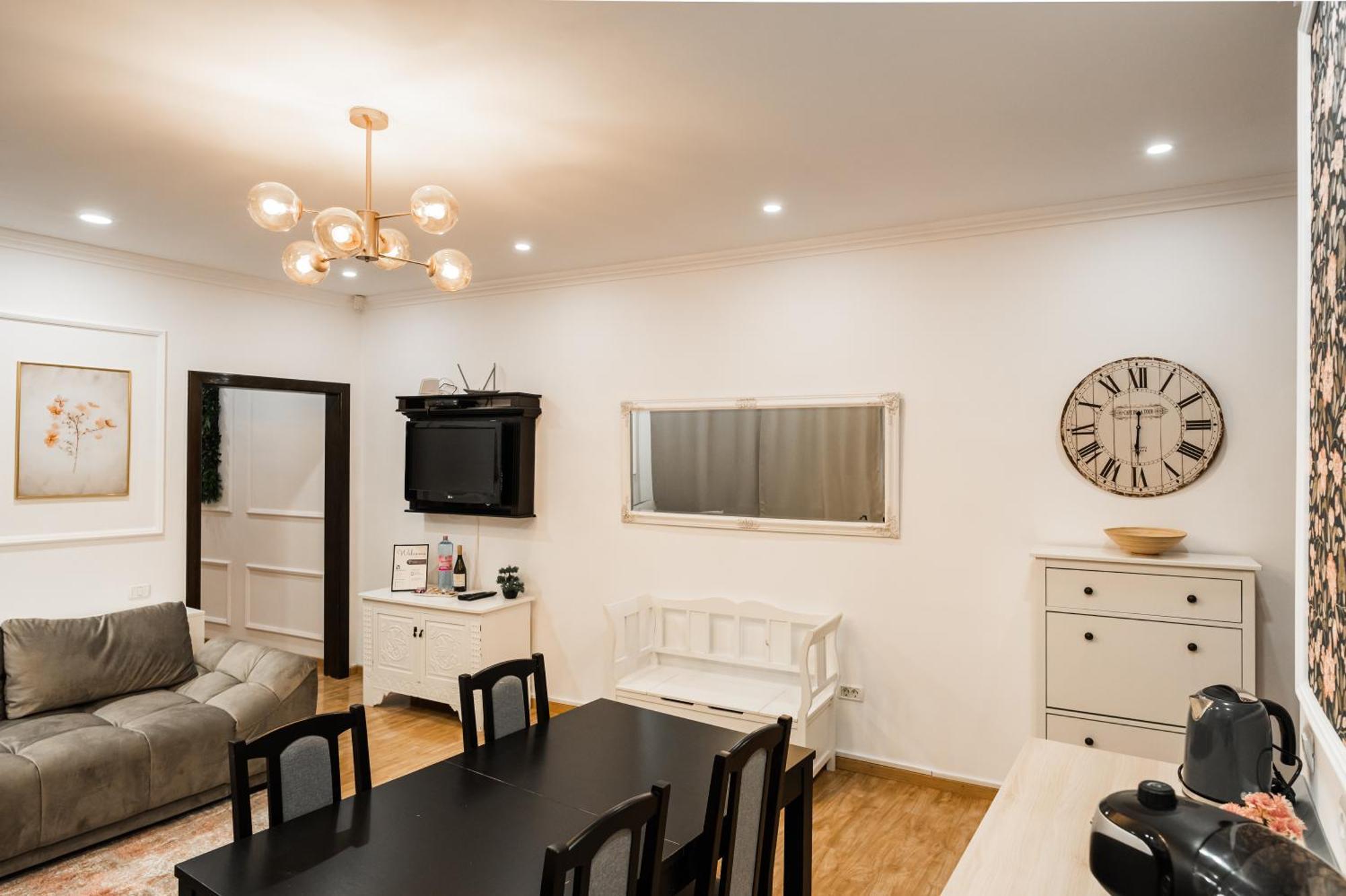 Apollonia Estate Old Town Big And Luxurious Apartment