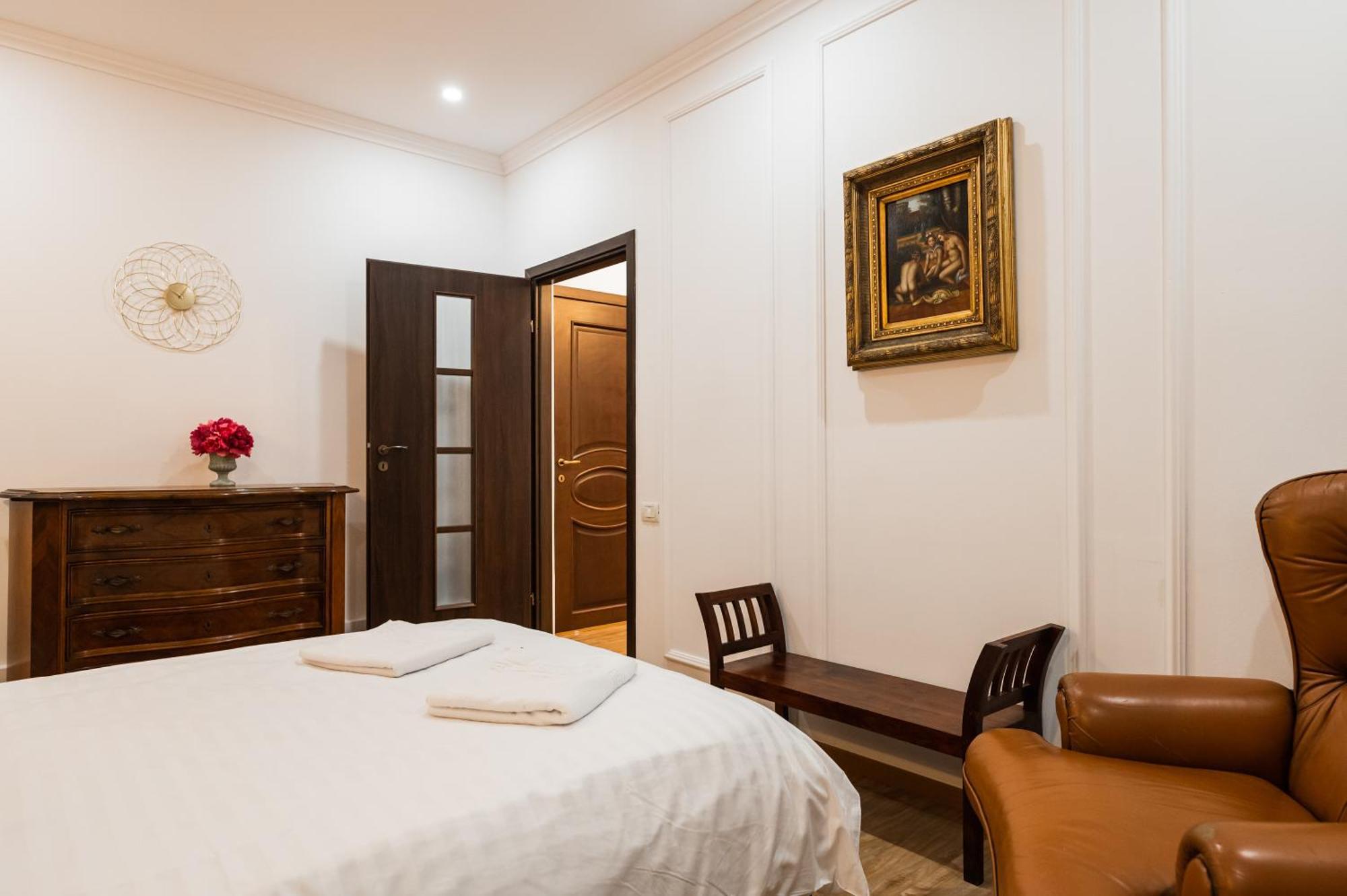 Apollonia Estate Old Town Big And Luxurious Brasov
