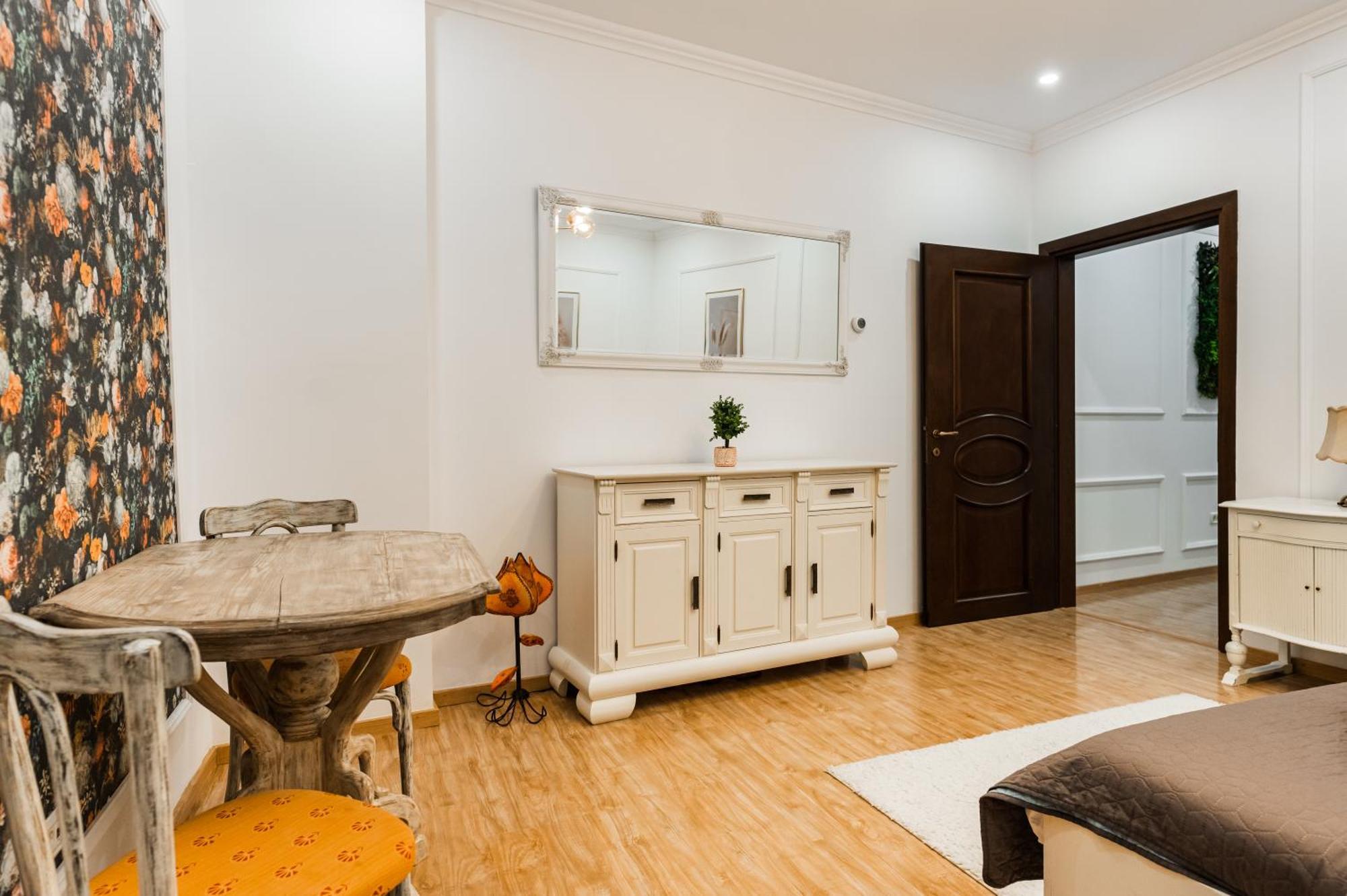 Apartment Apollonia Estate Old Town Big And Luxurious Brasov